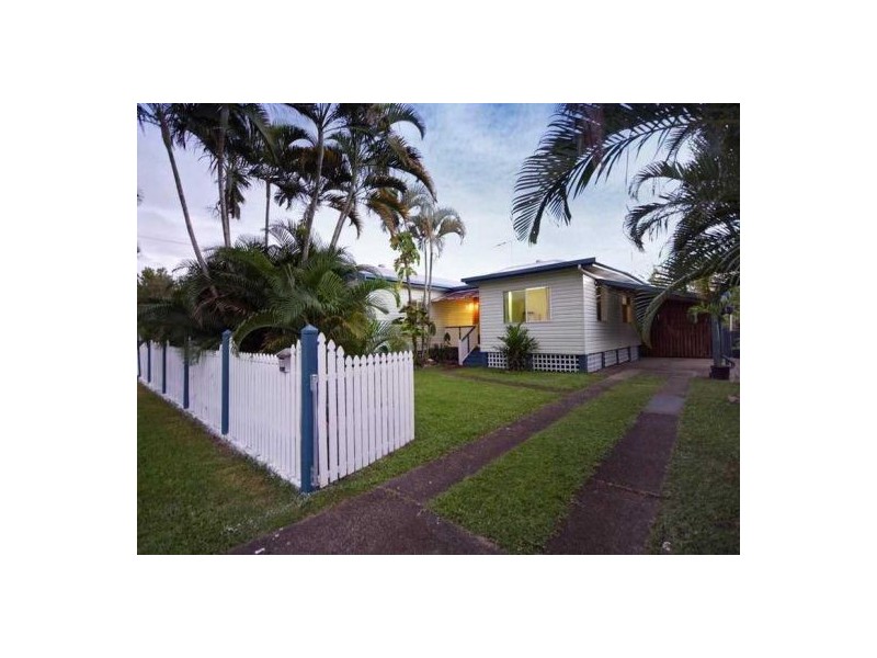 37 Collinson Street, Westcourt QLD 4870