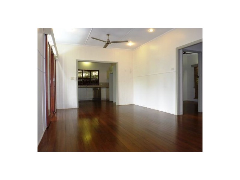 37 Collinson Street, Westcourt QLD 4870