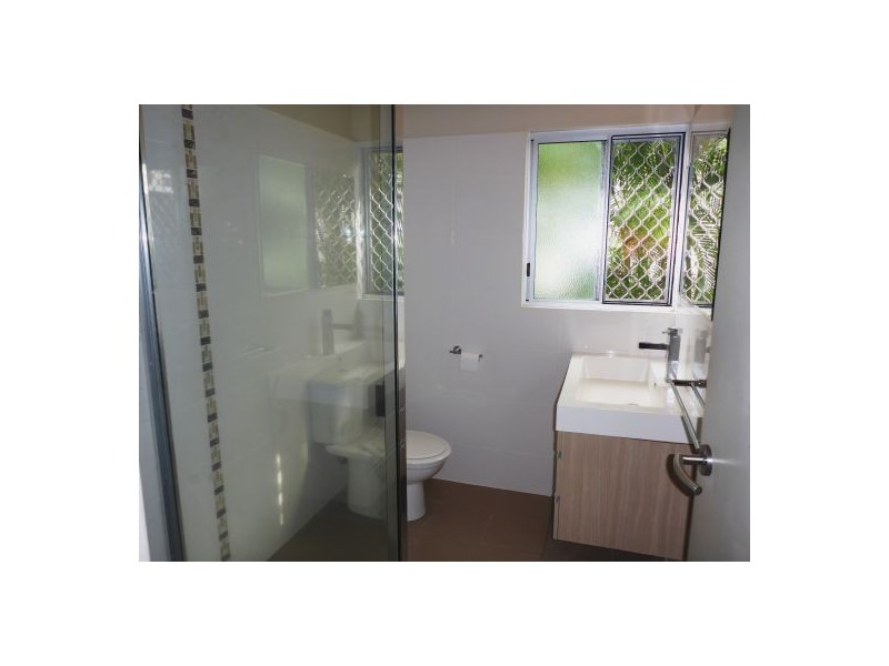 37 Collinson Street, Westcourt QLD 4870