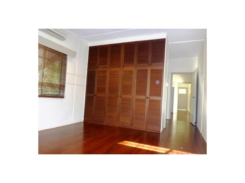 37 Collinson Street, Westcourt QLD 4870