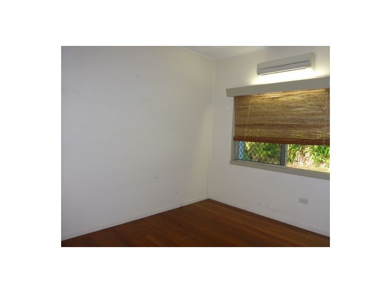 37 Collinson Street, Westcourt QLD 4870