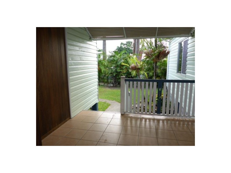 37 Collinson Street, Westcourt QLD 4870