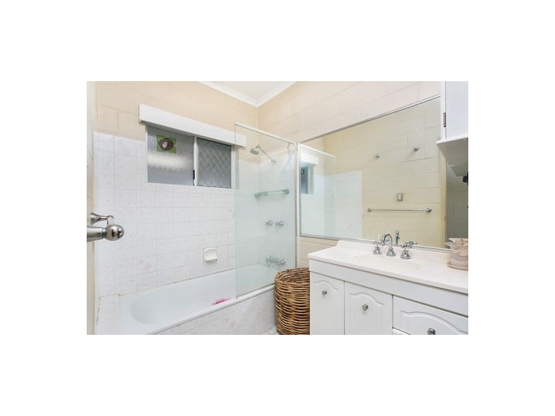 4 Deshon Street, Whitfield QLD 4870