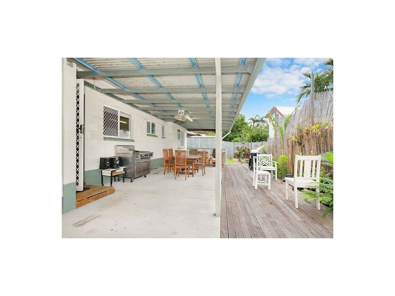 4 Deshon Street, Whitfield QLD 4870