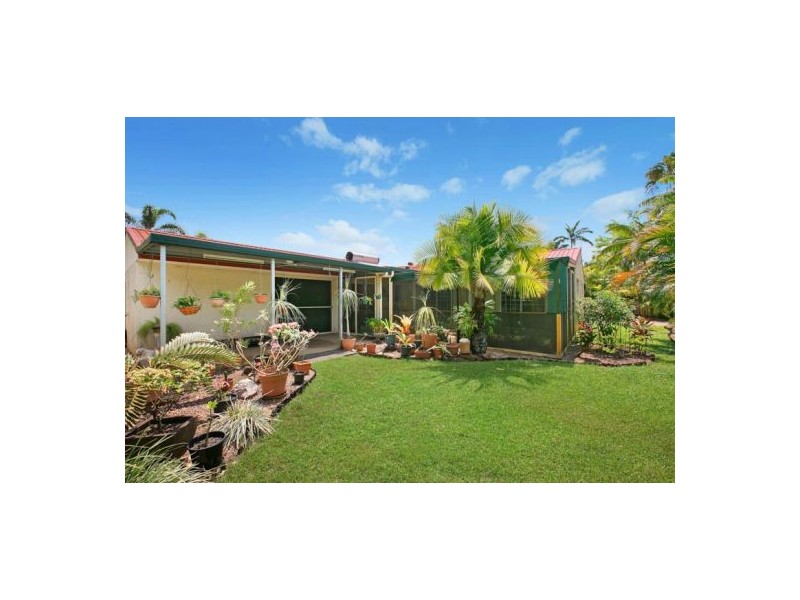 9 Granadilla Street, Holloways Beach QLD 4878