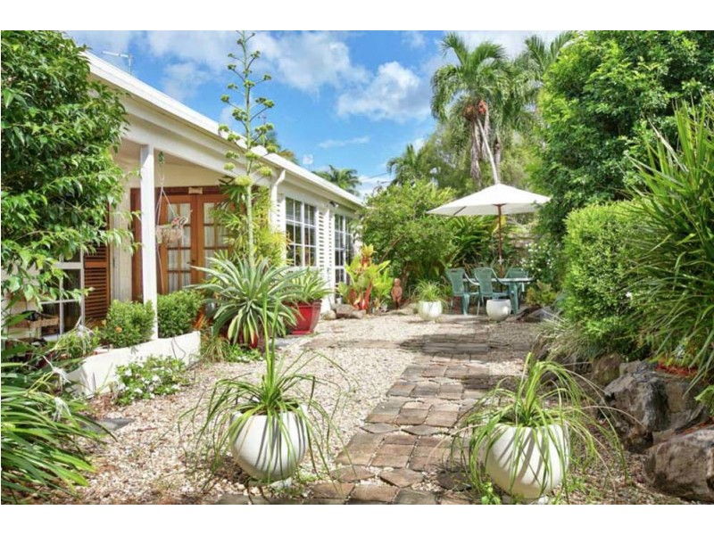 7 Caribbean Street, Holloways Beach QLD 4878