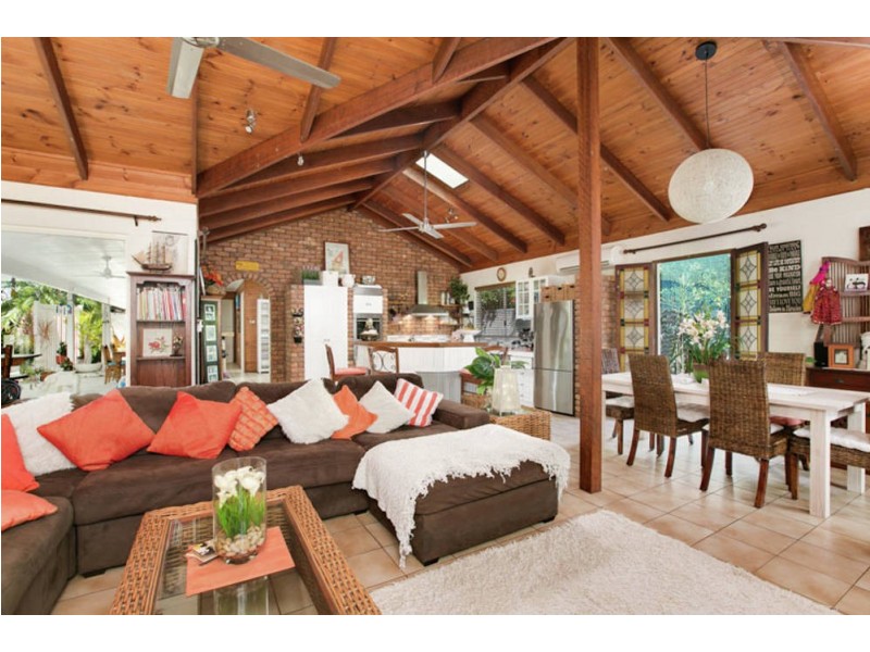 7 Caribbean Street, Holloways Beach QLD 4878