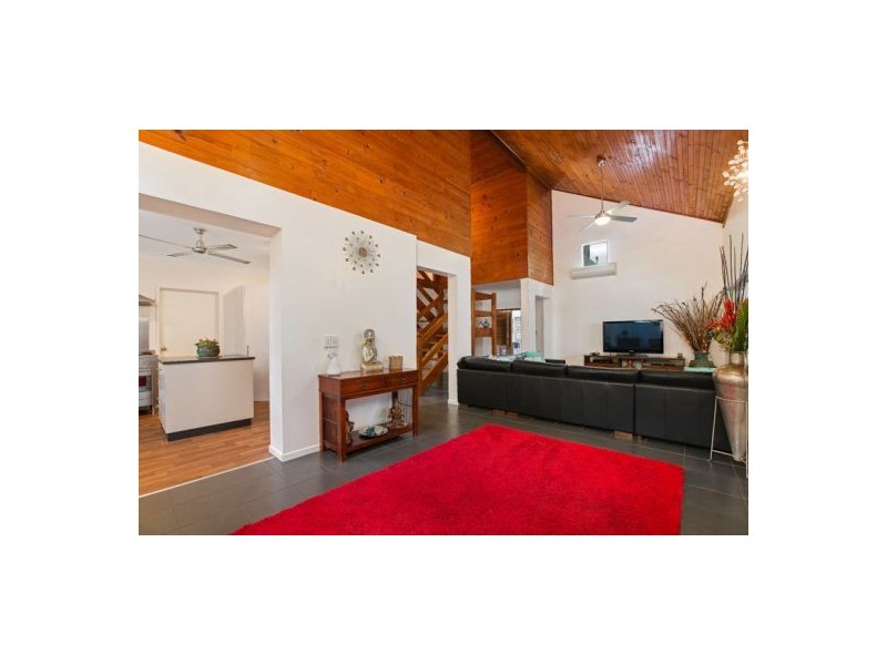 72 Wistaria Street, Holloways Beach QLD 4878