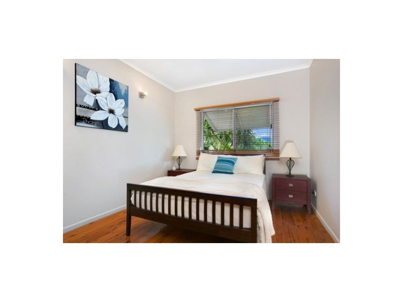 72 Wistaria Street, Holloways Beach QLD 4878