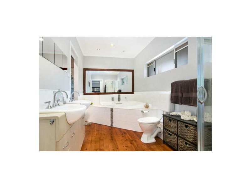 72 Wistaria Street, Holloways Beach QLD 4878