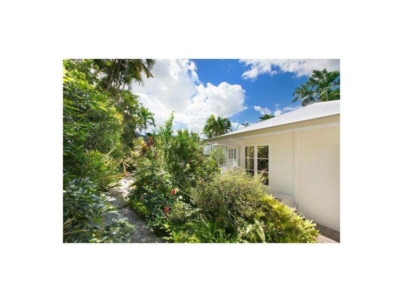 149-153 Hillview Crescent, Whitfield QLD 4870