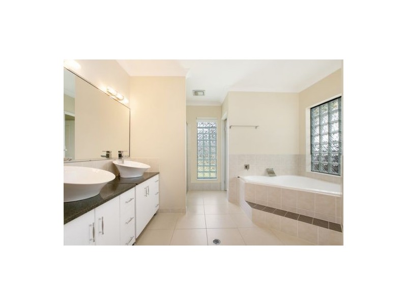 9 Smoko Close, Brinsmead QLD 4870