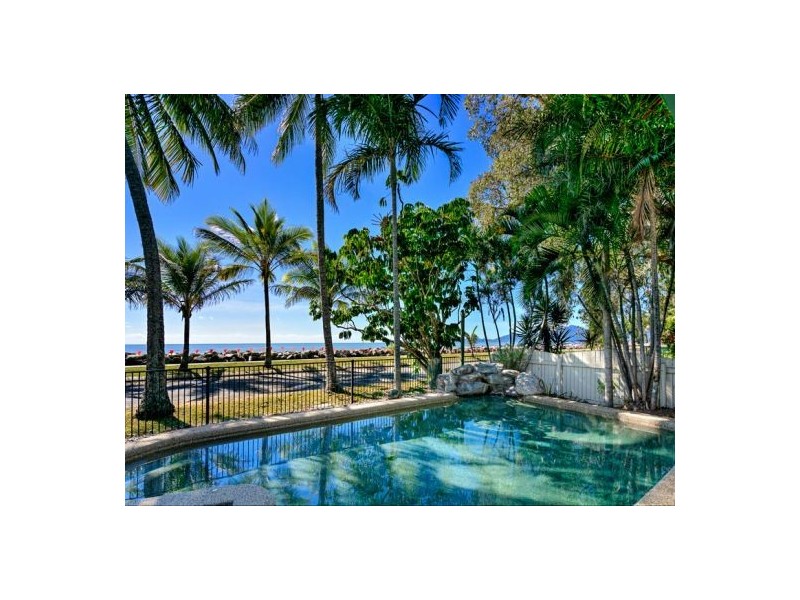 249 O’Shea Esplanade, Machans Beach QLD 4878