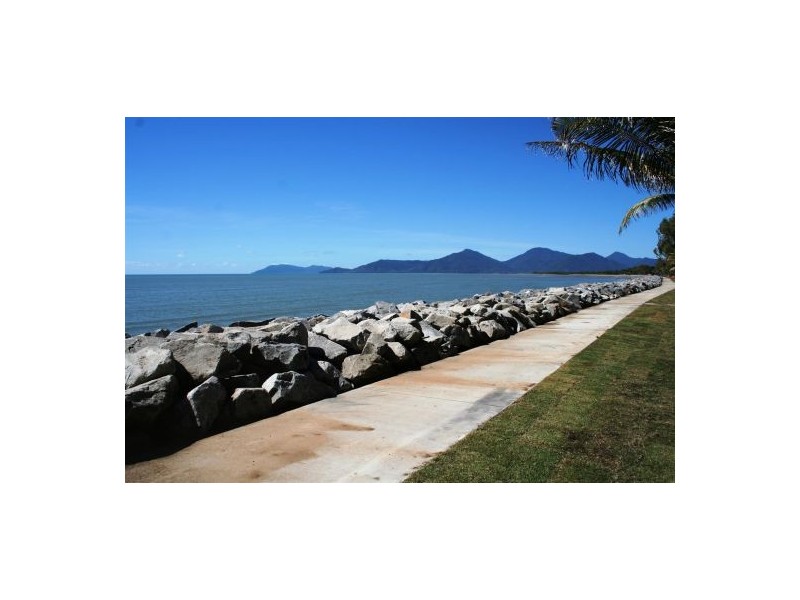 249 O’Shea Esplanade, Machans Beach QLD 4878