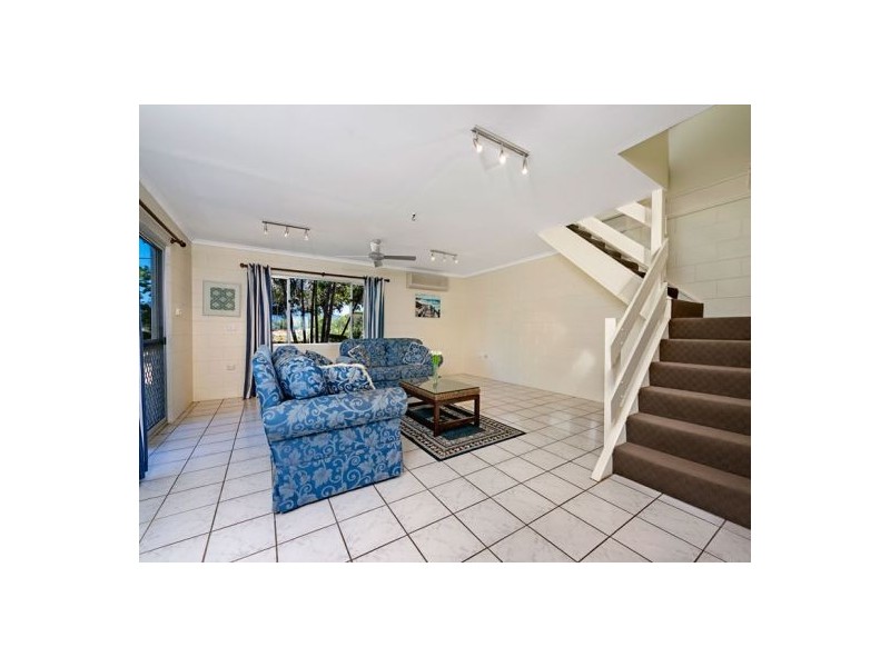 249 O’Shea Esplanade, Machans Beach QLD 4878