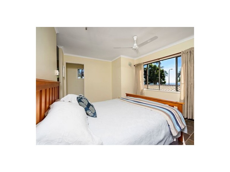 249 O’Shea Esplanade, Machans Beach QLD 4878
