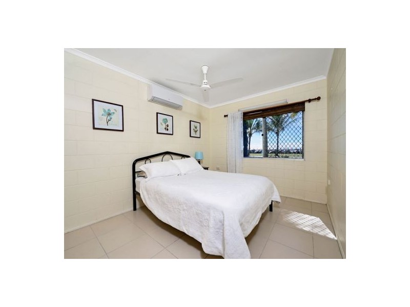 249 O’Shea Esplanade, Machans Beach QLD 4878