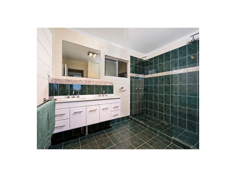 249 O’Shea Esplanade, Machans Beach QLD 4878