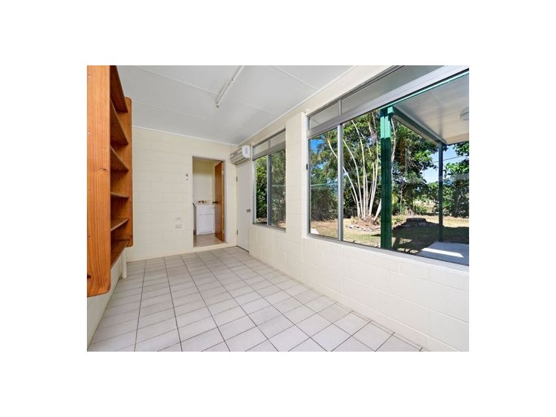 249 O’Shea Esplanade, Machans Beach QLD 4878