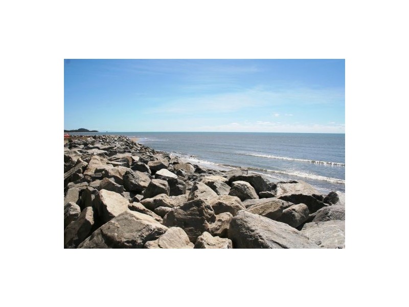 249 O’Shea Esplanade, Machans Beach QLD 4878