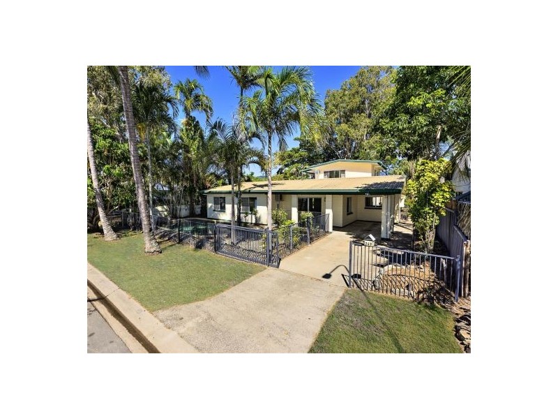 249 O’Shea Esplanade, Machans Beach QLD 4878