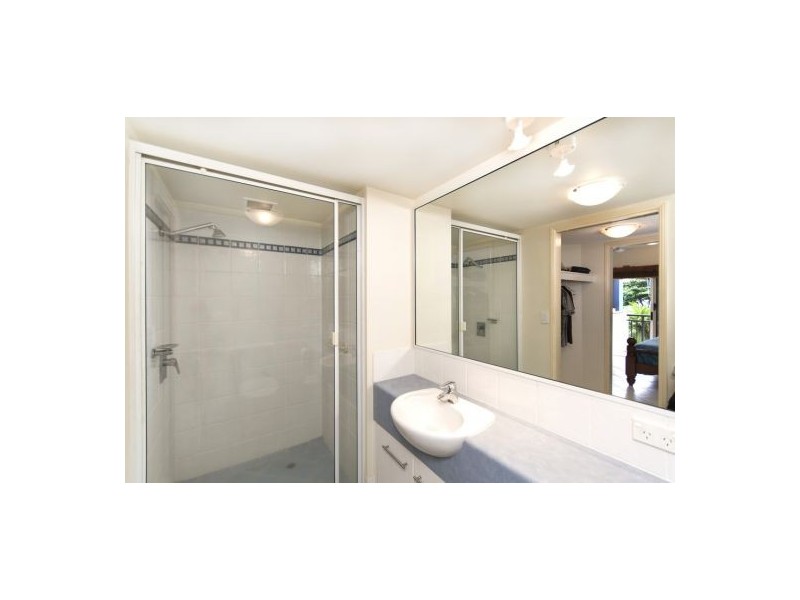 18/275 The Esplanade, Cairns North QLD 4870