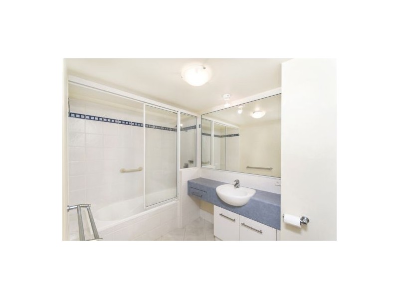 18/275 The Esplanade, Cairns North QLD 4870