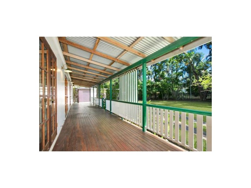 25 Nolan Street, Whitfield QLD 4870