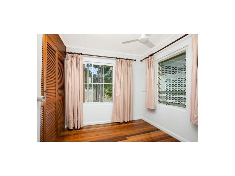 25 Nolan Street, Whitfield QLD 4870