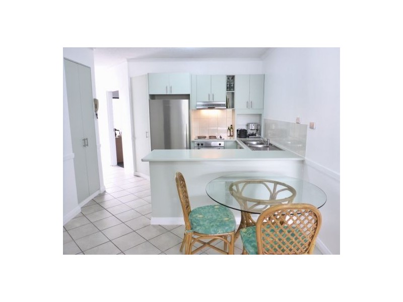 5/221 LAKE ST, Cairns North QLD 4870
