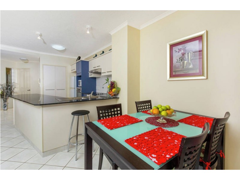 2/275 Esplanade, Cairns North QLD 4870