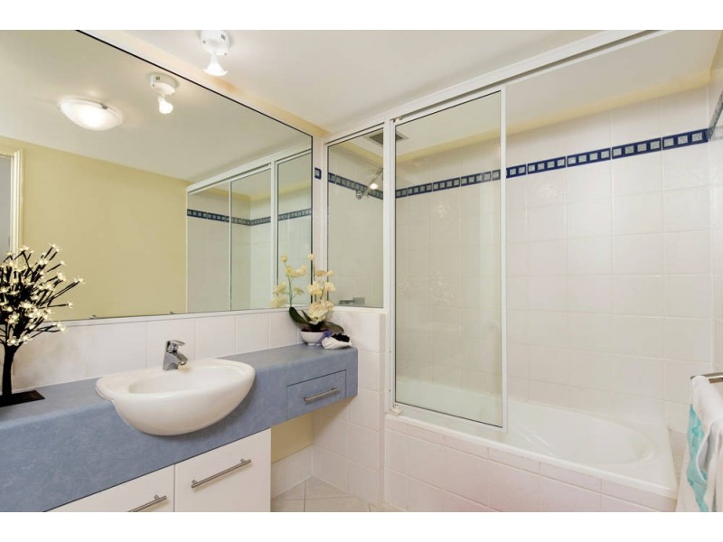 2/275 Esplanade, Cairns North QLD 4870