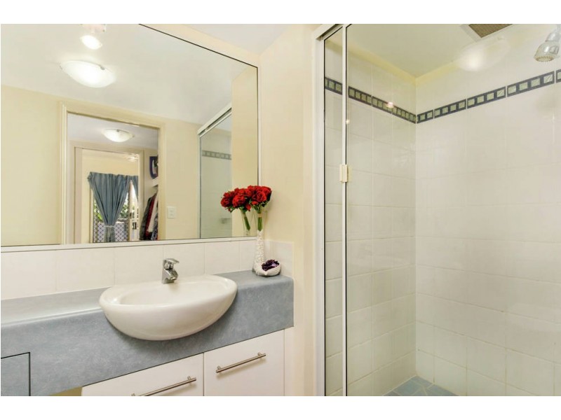 2/275 Esplanade, Cairns North QLD 4870