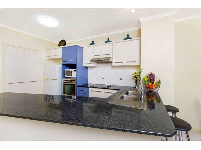 2/275 Esplanade, Cairns North QLD 4870