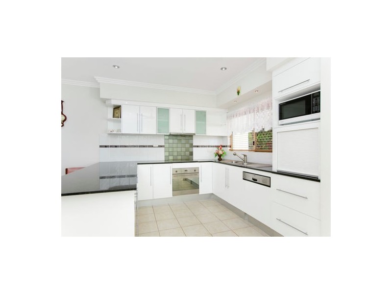 8 Catherine Close, Bentley Park QLD 4869