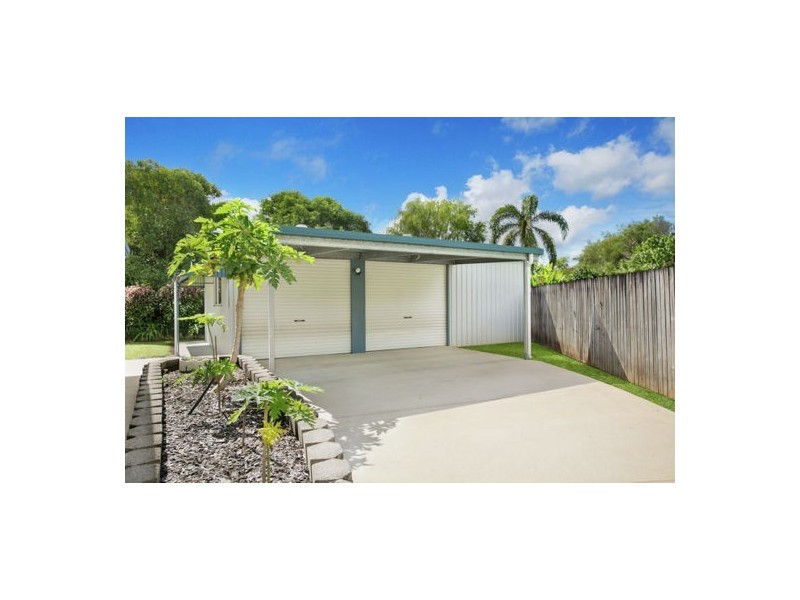 8 Catherine Close, Bentley Park QLD 4869