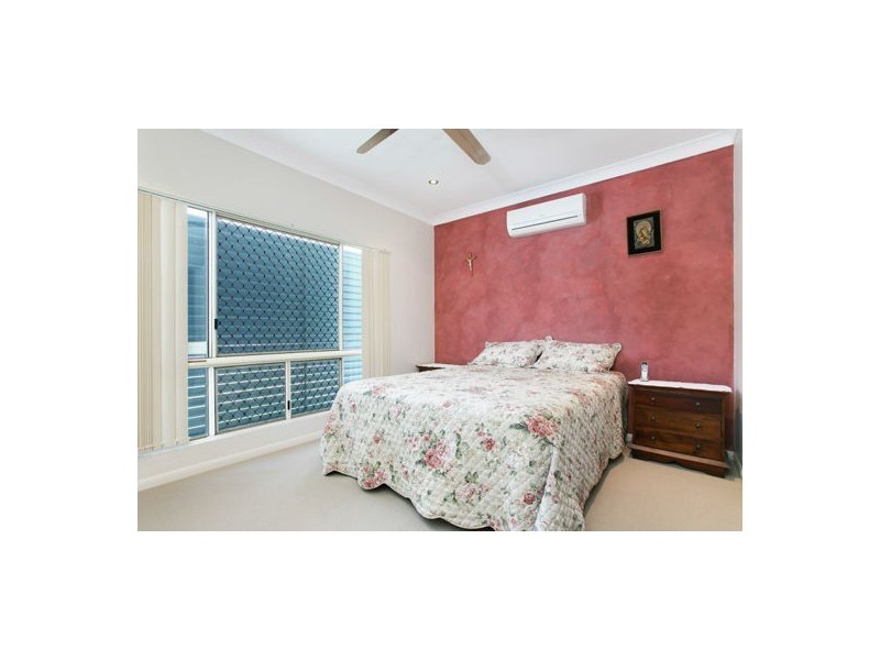 8 Catherine Close, Bentley Park QLD 4869