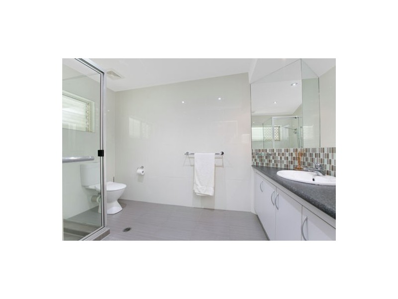8 Catherine Close, Bentley Park QLD 4869