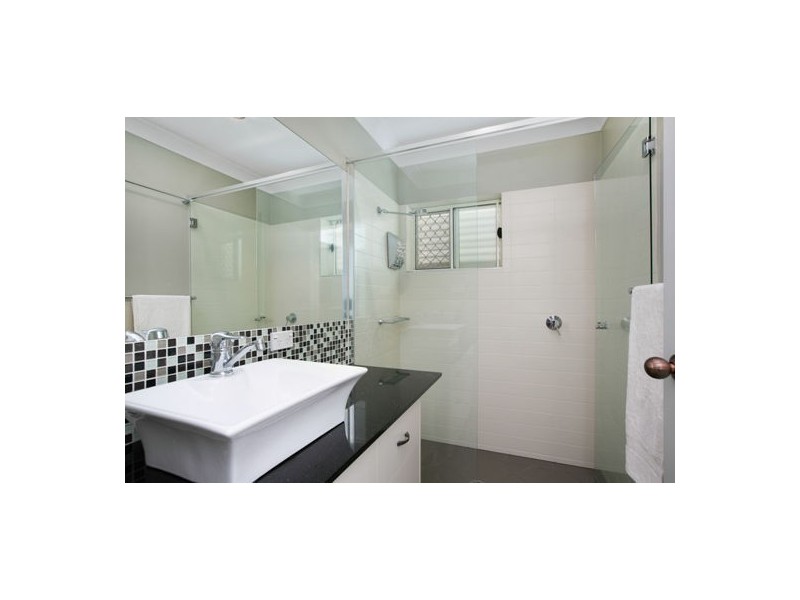8 Catherine Close, Bentley Park QLD 4869
