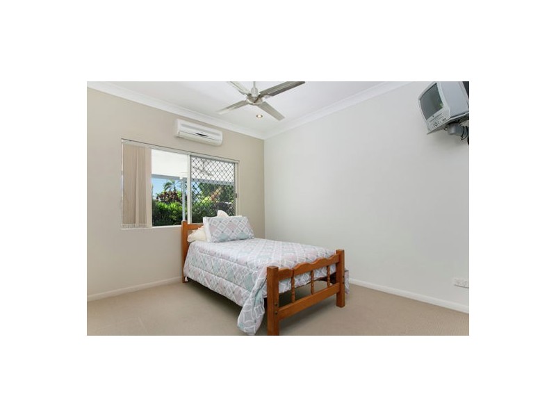 8 Catherine Close, Bentley Park QLD 4869