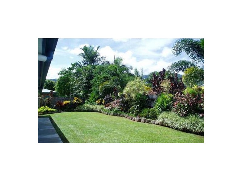 8 Catherine Close, Bentley Park QLD 4869