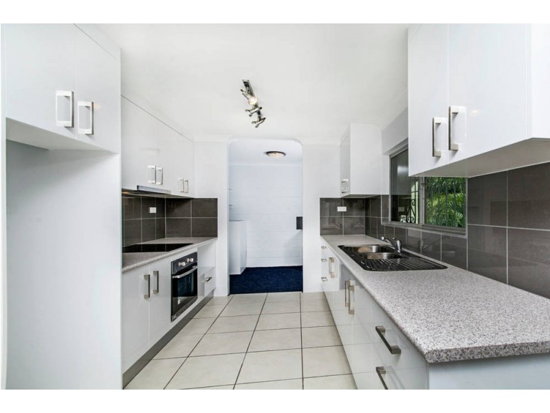 8/347 Lake Street, Cairns North QLD 4870