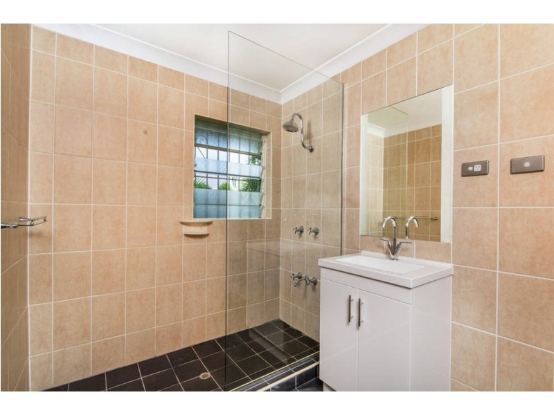 8/347 Lake Street, Cairns North QLD 4870