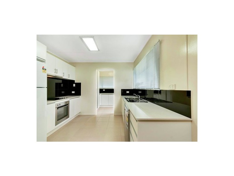 44 Hillview Crescent, Whitfield QLD 4870