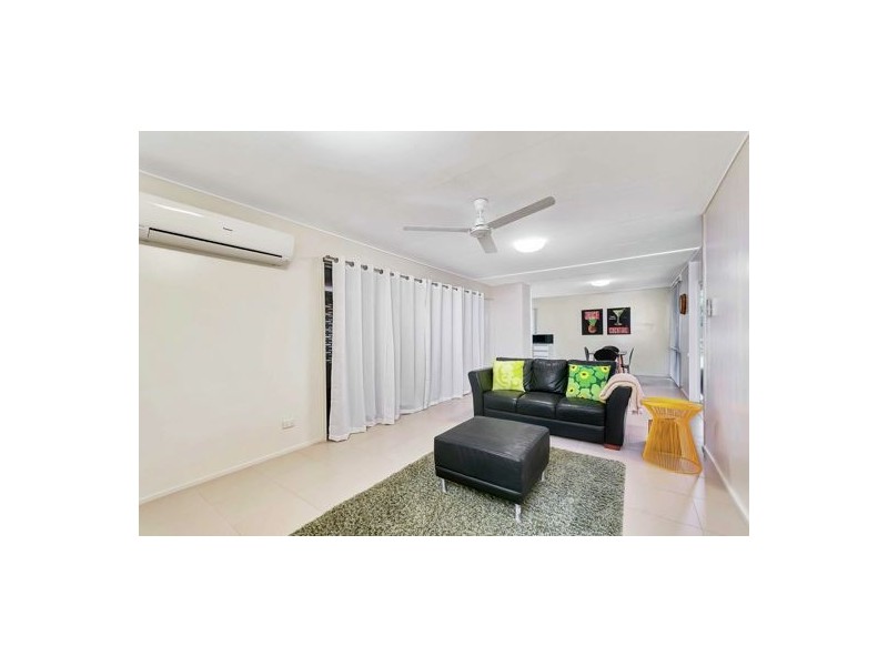 44 Hillview Crescent, Whitfield QLD 4870