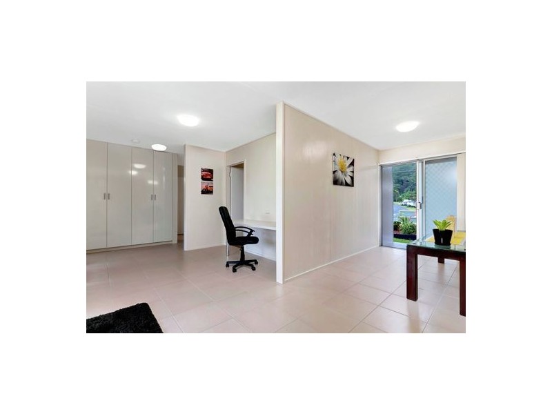 44 Hillview Crescent, Whitfield QLD 4870