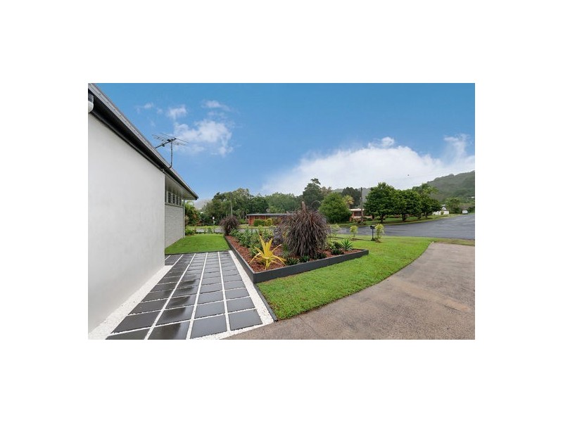 44 Hillview Crescent, Whitfield QLD 4870