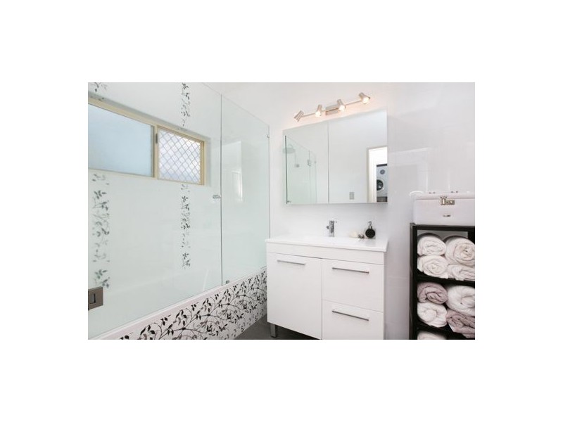 2 Mercury Close, Mount Sheridan QLD 4868