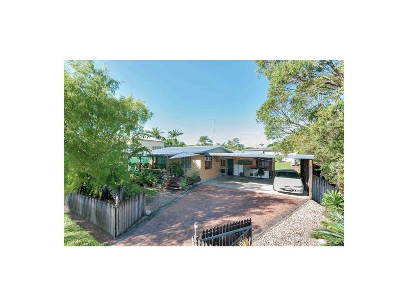 9 Perkins Street, Manoora QLD 4870