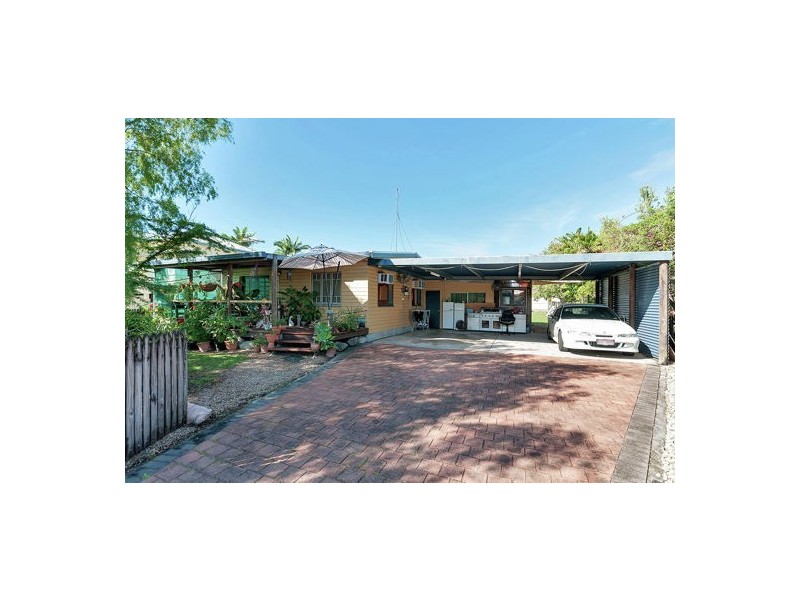 9 Perkins Street, Manoora QLD 4870